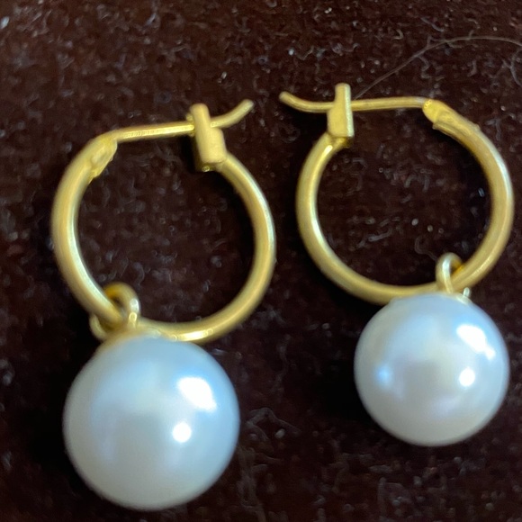 Akoya 10MM Shell Pearl On Gold Hoop Earrings - Picture 4 of 4